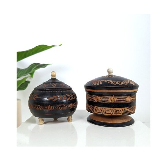 Two Vintage Souvenir Mexico Hand Carved Round Wooden Trinket Boxes & Lids Footed - Picture 1 of 5